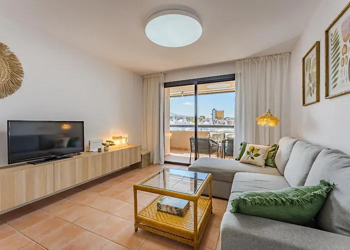 아파트 Sea View Family Heated Pool 아데제