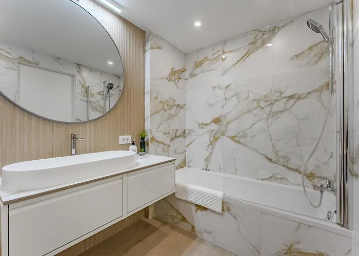 Sea View Family Heated Pool 아데제