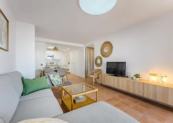 Sea View Family Heated Pool Appartement *