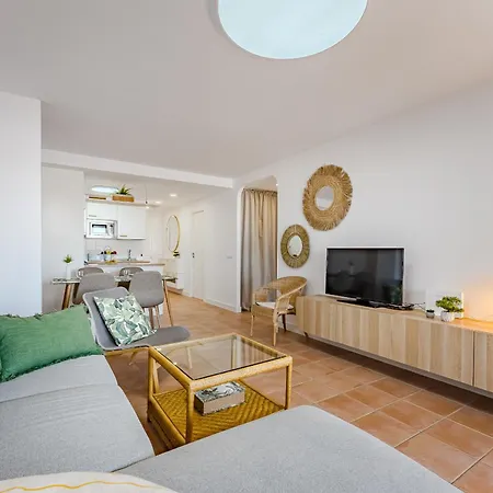 Sea View Family Heated Pool Apartament *